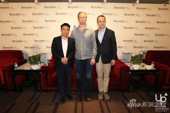 左起为许光、动视Raven工作室负责人Brian Raffel、动视Raven的John Laurence