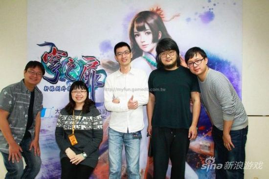 由左至右为制作人杨渊升、音乐制作吴欣叡(毛兽)、主企划李俊冈、资深美术监督陈建民，编剧黄秀娟(阿观)