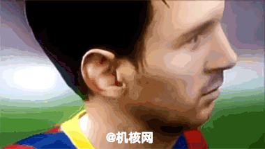 梅西哥哥好可爱，瞬间就笑给我们看……