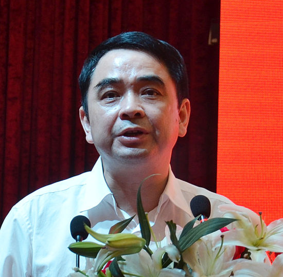 郑晓春代表县委,县政府致辞