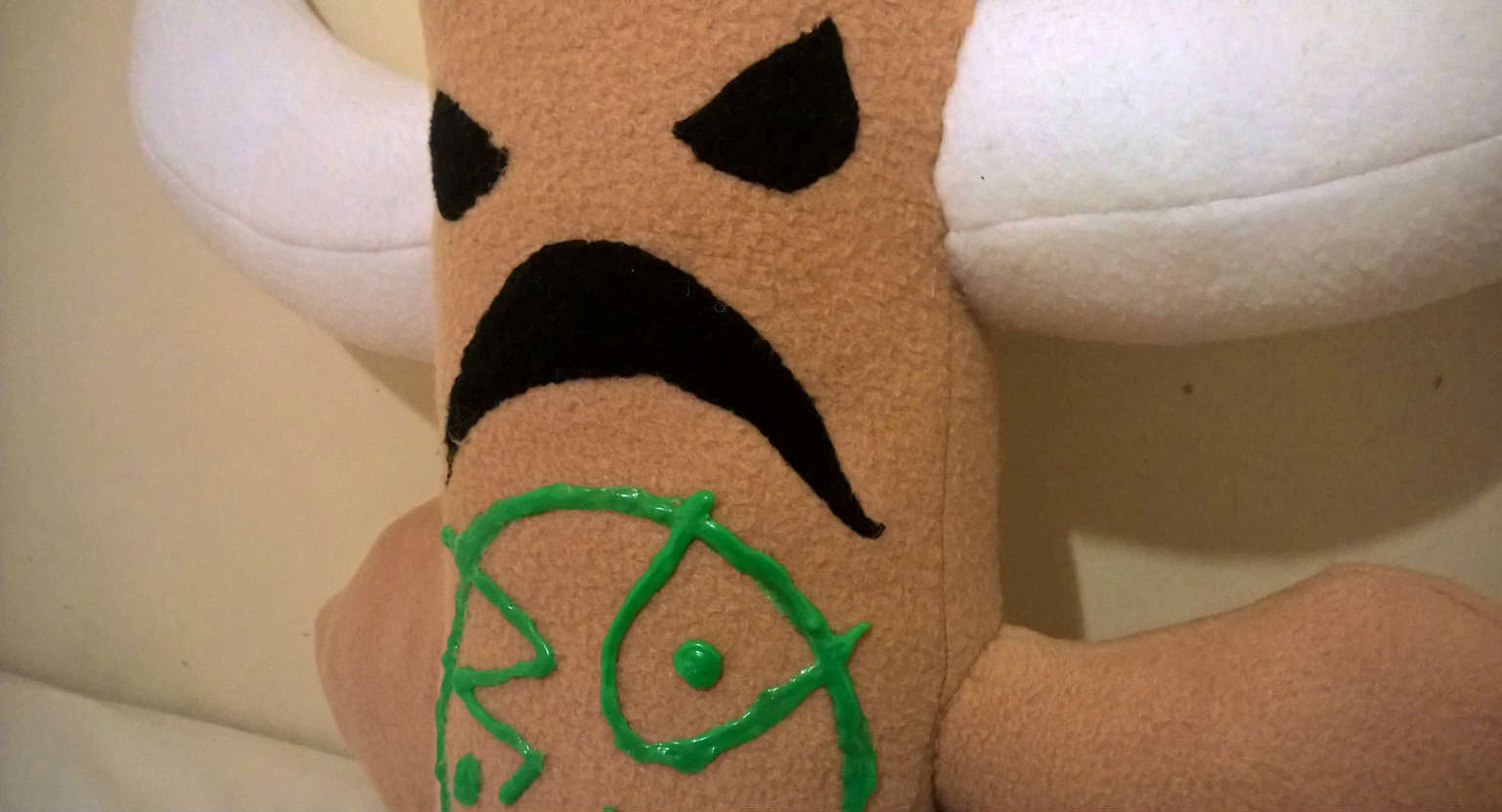 萌萌哒的牛头人图腾抱枕