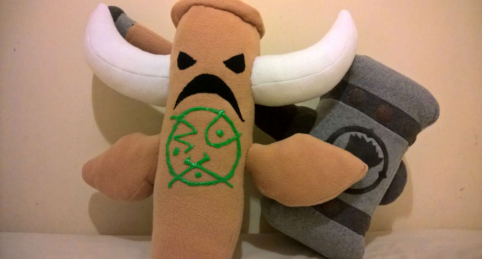 萌萌哒的牛头人图腾抱枕