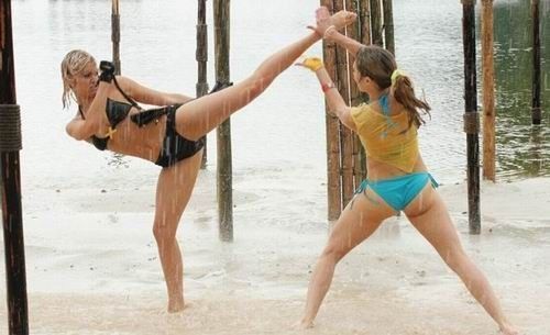 为何格斗游戏改编电影多票房毒药src="http://y0.ifengimg.com/dbcc8e45854c158f/2014/0403/ori_533cef0834c99.jpeg"