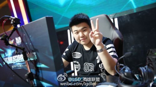 韦神受伤或缺席比赛 选手伤病急需关注