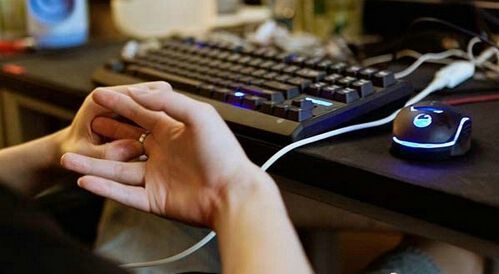 韦神受伤或缺席比赛 选手伤病急需关注