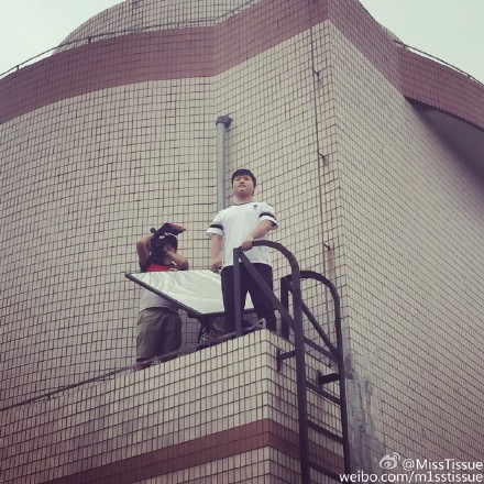 OMG德玛西亚杯拍摄爆料：小狗登高望远