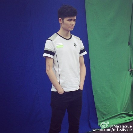 OMG德玛西亚杯拍摄爆料：小狗登高望远