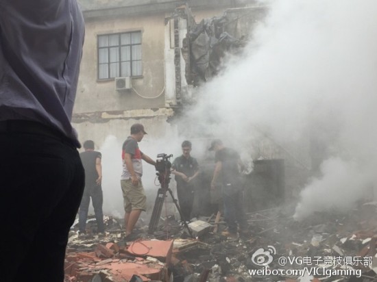 OMG德玛西亚杯拍摄爆料：小狗登高望远