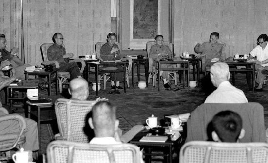 改变一代青年命运:1977年邓小平决策恢复高考_手机新浪网