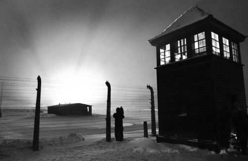 雅各布·W曾在奥斯维辛集中营的警戒塔上服役。