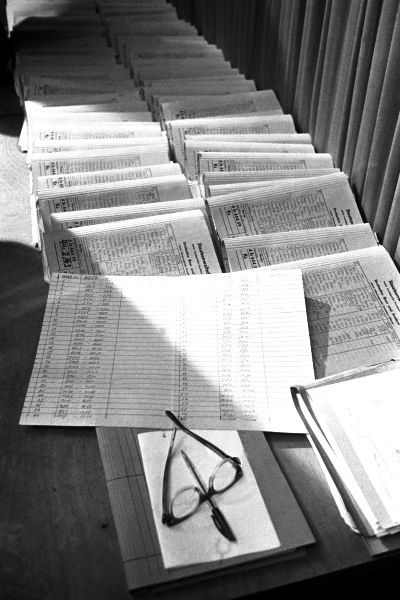 在针对集中营党卫军的审判中，获罪者寥寥无几。图为法庭审判时的案卷。