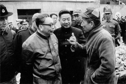 　1974年，蒋经国视察福建外岛马祖