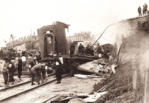 皇姑屯事件：张作霖的8号座车被炸后的惨状