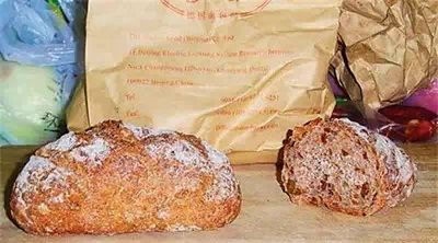 英国军队在战争中常配备的德式坚果面包， 很硬，耐嚼。