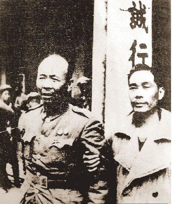  国民党中将张淦（左一）