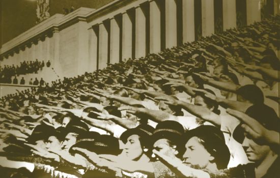 纳粹和希特勒的登台，得到了德国各阶层民众狂热的支持。