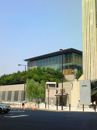 05年日本首相官邸晚宴员工伪造身份证进入(图)