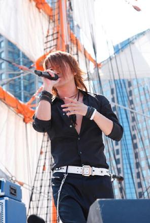 日组合glay 出道15周年演出打造梦幻hotel(图)