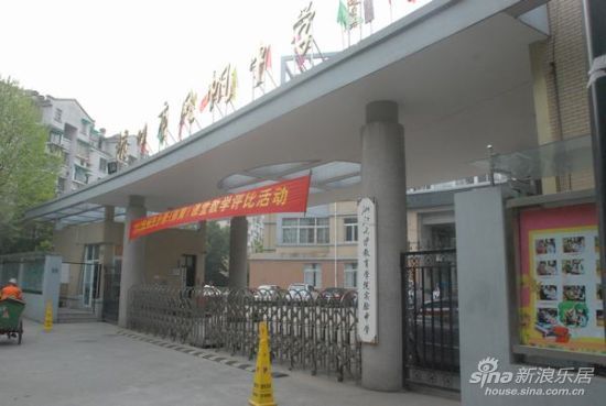 图为杭州市风帆中学实景图