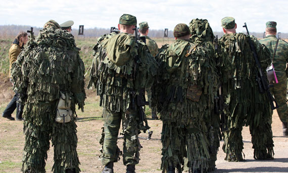 资料图:俄军狙击手中新网莫斯科6月20日电 据俄罗斯新闻社报道,隶属于