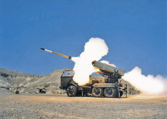 以色列推出山猫轮式模块化多管火箭炮(图)