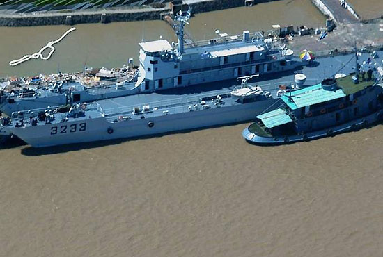 解放军水运大队老旧船艇运输近万吨战训物资