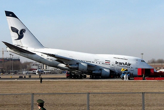资料图:2004年一架伊朗航空公司波音747sp客机因起落架故障在首都机场
