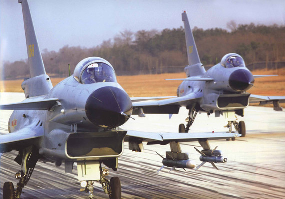 资料图:中国空军歼-10战斗机准备升空