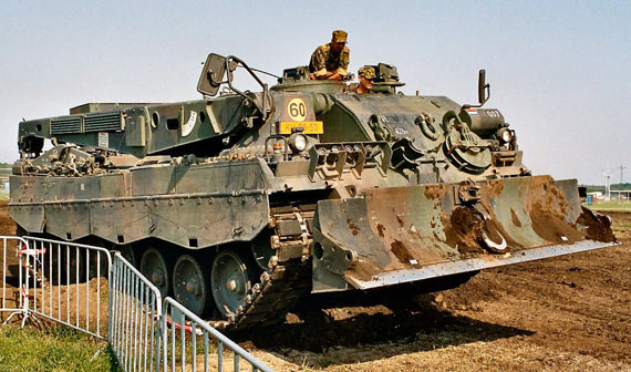 希腊接收首批6辆buffel装甲快速抢救车(图)