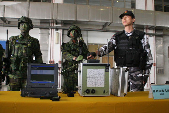 接战装置对这次台谍李芳荣被大陆通缉事件,昨日,台湾"军情局"很心虚