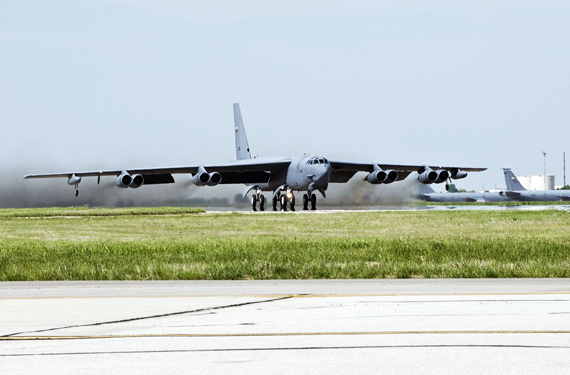 美軍最新改進型B-52H戰略轟炸機