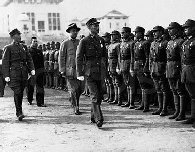 资料图：蒋介石阅兵现场