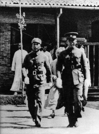 资料图：张学良(右)与杨虎城（左）