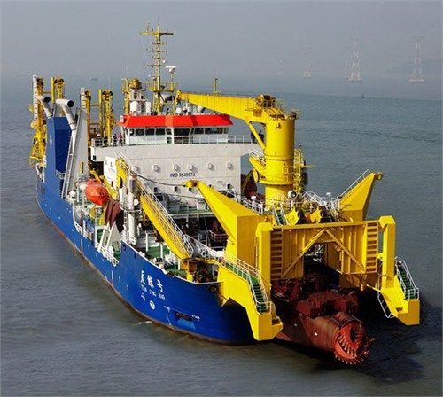 亚洲第一大自航绞吸挖泥船“天鲸”号