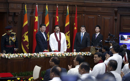 　　习近平参加普特拉姆燃煤电站全面启用视频连线仪式