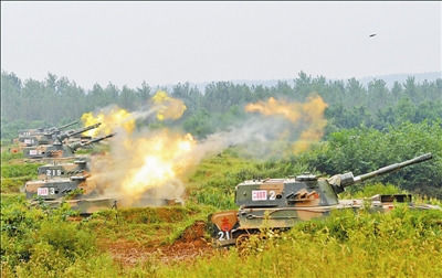 战炮齐射 郑立洪摄