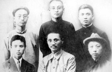 资料图：王亚樵(前排中间)及其得力手下们