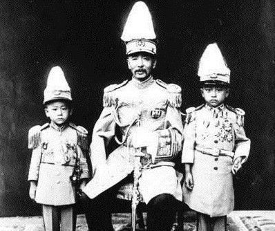 资料图：左起：张学思、张作霖、张学良。