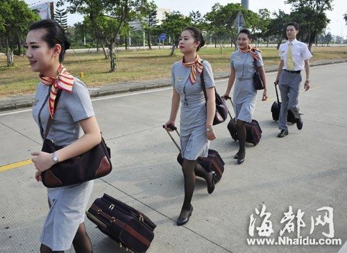 福州航空空乘制服亮相