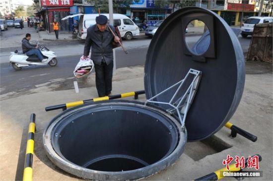 山西太原新建地埋式垃圾桶造型独特引围观