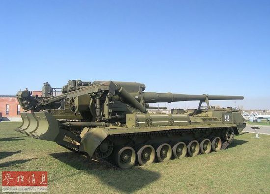 资料图片：2S7“芍药”自行火炮。