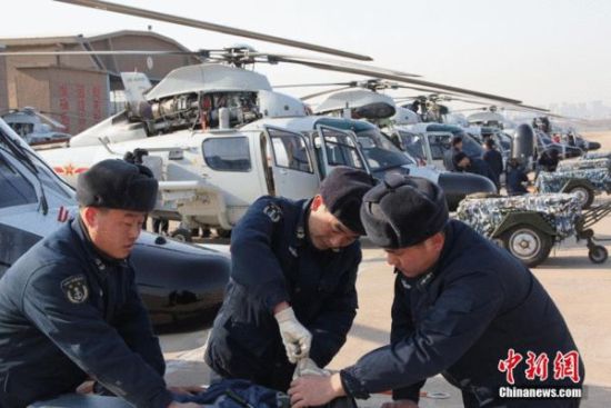 资料图：北海舰队航空兵进行检修