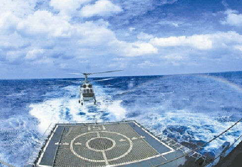 郑州舰在进行舰机协同训练