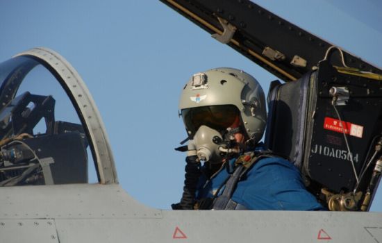 资料图：歼10战斗机飞行员