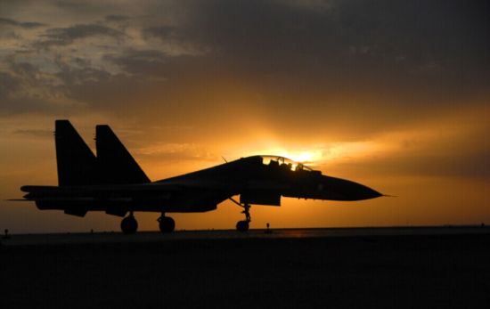 资料图：朝阳中准备起飞的苏-30MKK战机