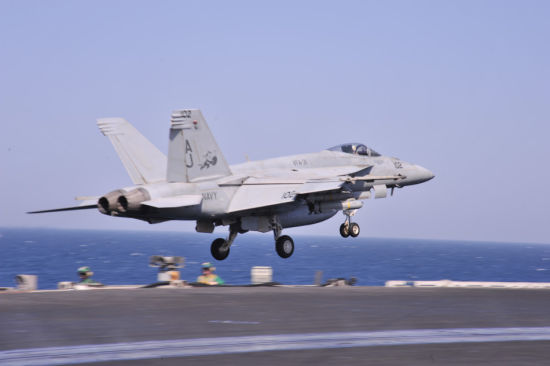 资料图：大黄蜂”F/A-18舰载战斗机