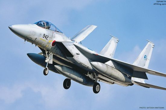 资料图：经过MSIP II升级的F-15J/DJ进气口两侧增加了综合电子战鼓包