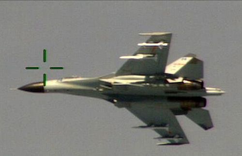 资料图：今年8月在南海上空与美国P-8A对峙的中国歼-11B战斗机，使用的就是涡扇-10发动机