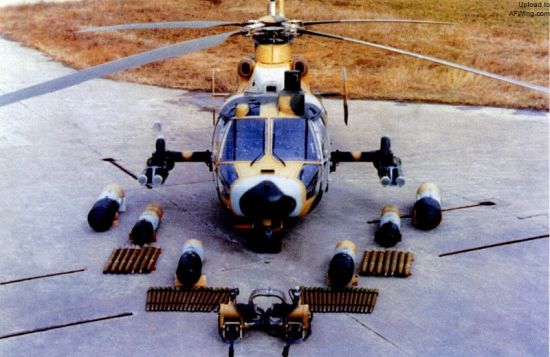直-9W武装直升机进行武器展示