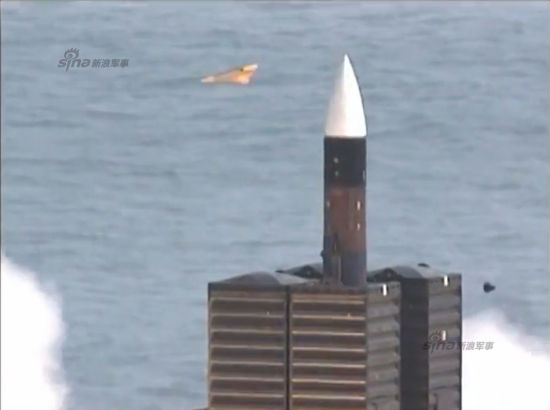 　　“天弓”3地对空导弹系统由台湾地区中山科学技术研究院研制，用于反战术弹道导弹的防空任务和导弹拦截。自1996年以来，该研究所花费了200亿台币(6.68亿美元)进行反导系统的研发。“天弓”3地对空导弹系统在2007年阅兵式中公开，于2011年的导弹演习中进行了测试。该导弹可以拦截巡航导弹并对抗J-20隐形战斗机的威胁，加强中国台湾地区的空中防御能力。